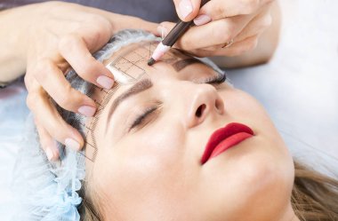 kaşları düzeltilmesi