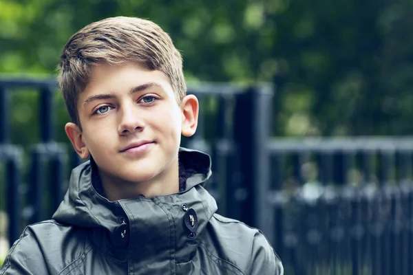 Retrato de un adolescente — Foto de Stock