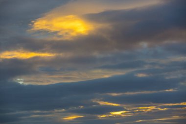 arka plan gökyüzü bulutlu