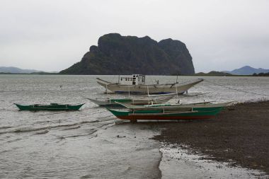 Kasvetli bir gün batımı 