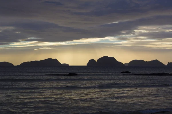 Um pôr-do-sol sombrio — Fotografia de Stock