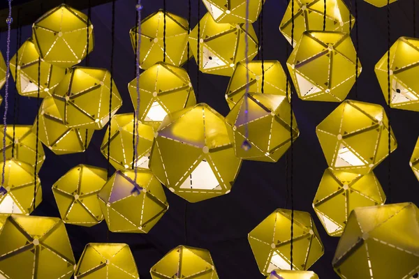 Lanternes lumineuses colorées en papier — Photo