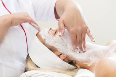 Masaj ve yüz kabukları salon 