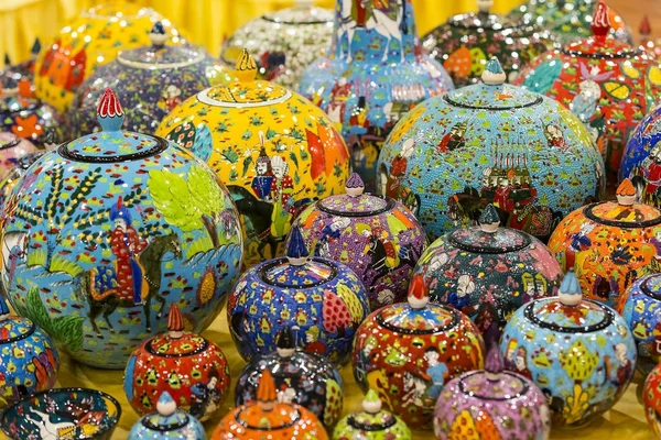 Traditional Turkish decorative ceramics — Stock Photo, Image