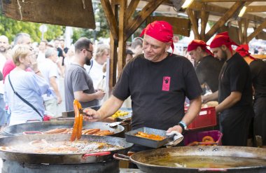 Geleneksel halk Saint Istvn ve halk ustaları ile Macaristan ekmek ilk adil. Budapeşte. Macaristan 