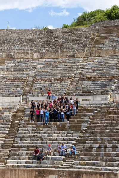 Antik kalıntıları şehir Efes Celsus Kütüphanesi Binası, amfitiyatro tapınaklar ve sütunları antika. Unesco Dünya Mirası listesi için aday — Stok fotoğraf