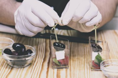 Cook kanepeler mutfakta hazırlanması 