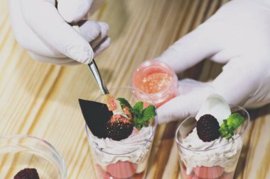 Cook kanepeler mutfakta hazırlanması 