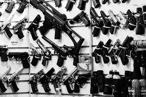 Βιτρίνα από ένα κατάστημα όπλο στην Κωνσταντινούπολη σε ένα κατάστημα όπλα για τη γέφυρα του Γαλατά. — Φωτογραφία Αρχείου