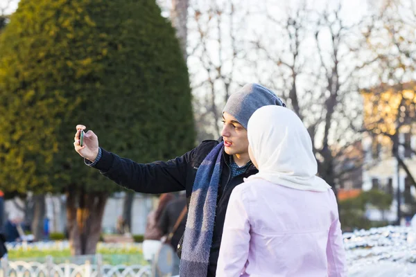 Туристы фотографируются и сделать в городе Стамбул — стоковое фото