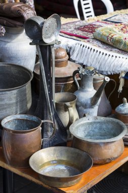 Tel Aviv - Yafa, İsrail - 24 Kasım 2017:Street bit pazarı eski şeyler ve antika içinde eski bölge, Tel Aviv