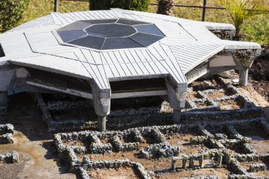 Latrun, İsrail - 23 Kasım 2017: minyatür mimari simge yapılar İsrail Açık Hava Müzesi.