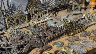 Tel Aviv - Yafa, İsrail - 24 Kasım 2017:Street bit pazarı eski şeyler ve antika içinde eski bölge, Tel Aviv