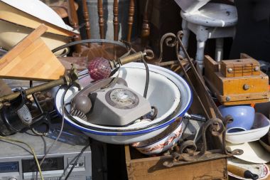 Tel Aviv - Yafa, İsrail - 24 Kasım 2017:Street bit pazarı eski şeyler ve antika içinde eski bölge, Tel Aviv