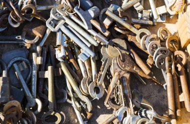 Tel Aviv - Yafa, İsrail - 24 Kasım 2017:Street bit pazarı eski şeyler ve antika içinde eski bölge, Tel Aviv