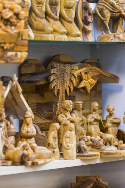 Jerusalem, İsrail - 22 Kasım 2017: ibadet Kudüs'ün eski ülkesinde farklı dinlerin dini nesneleri Pazar