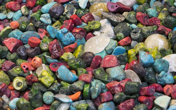 Sıradan ve yarı değerli taşların renkli arka plan