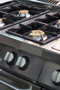 Yakıcı metal gaz hob yüzey plakaları yakın plan çekilir