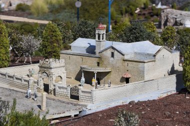 Latrun, İsrail - 23 Kasım 2017: minyatür mimari simge yapılar İsrail Açık Hava Müzesi.