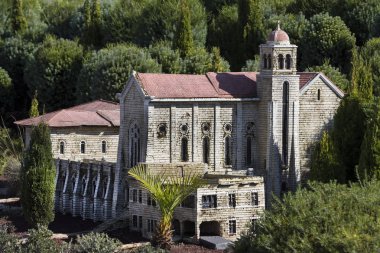 Latrun, İsrail - 23 Kasım 2017: minyatür mimari simge yapılar İsrail Açık Hava Müzesi.
