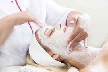 İşlem kozmetik maskesi masaj ve Cilt Bakımı Güzellik Salonu