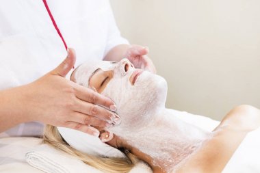 İşlem kozmetik maskesi masaj ve Cilt Bakımı Güzellik Salonu