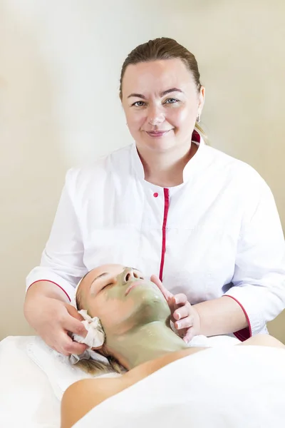 Cosmetische Masker Proces Van Massages Gezichtsbehandelingen Schoonheidssalon — Stockfoto