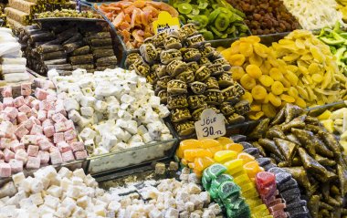 Baharat tatlı çay otlar Türkiye'de Istanbul'da Mısır Çarşısı raflar.