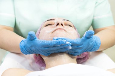 İşlem kozmetik maskesi masaj ve Cilt Bakımı Güzellik Salonu