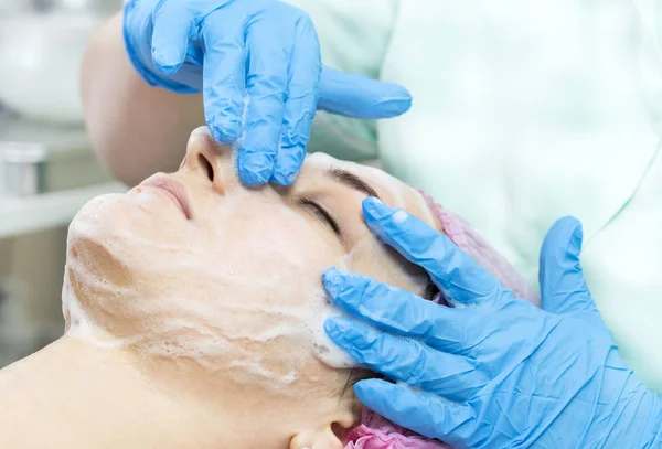 Kosmetická Maska Procesu Masáže Kosmetické Procedury Salonu Krásy — Stock fotografie