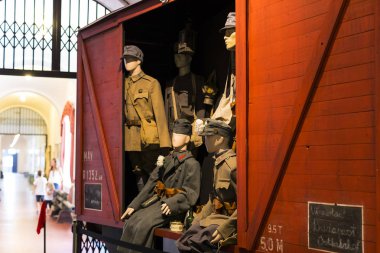 Budapeşte, Macaristan - 22 Ağustos 2017: tarihsel sergiler ve savaş konulu kompozisyonlar Macar ordusunun askeri Tarih Müzesi. 