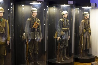 Budapeşte, Macaristan - 22 Ağustos 2017: tarihsel sergiler ve savaş konulu kompozisyonlar Macar ordusunun askeri Tarih Müzesi. 