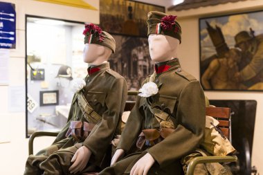 Budapeşte, Macaristan - 22 Ağustos 2017: tarihsel sergiler ve savaş konulu kompozisyonlar Macar ordusunun askeri Tarih Müzesi. 