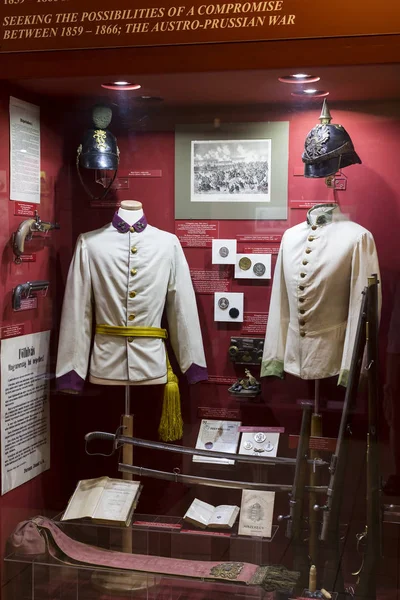 Budapeşte, Macaristan - 22 Ağustos 2017: tarihsel sergiler ve savaş konulu kompozisyonlar Macar ordusunun askeri Tarih Müzesi.