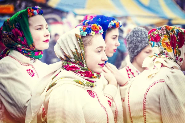 Χάρκοβο Ουκρανία Φεβρουαρίου 2017 Αποκριάτικη Στολή Παραδοσιακή Γιορτή Εμφάνιση Στην — Φωτογραφία Αρχείου