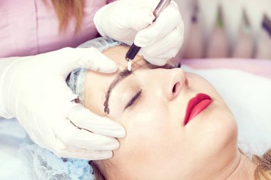 Microblading kaşlar akışında bir Güzellik Salonu