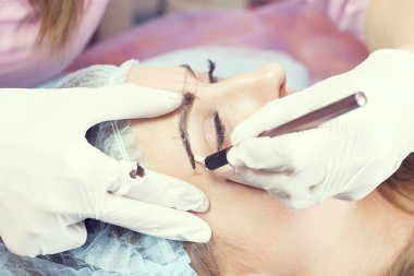 Microblading kaşlar akışında bir Güzellik Salonu