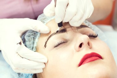 Microblading kaşlar akışında bir Güzellik Salonu