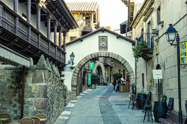 Barcelona, İspanya - 13 Ocak 2018: mimari karmaşık Poble Espanyol ülkenin geleneksel mimarisinin. Barselona'da düzenlenen bir uluslararası sergi için 1929 yılında oluşturulan.