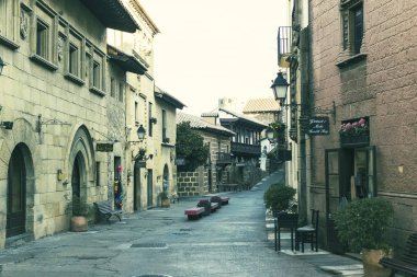 Barcelona, İspanya - 13 Ocak 2018: mimari karmaşık Poble Espanyol ülkenin geleneksel mimarisinin. Barselona'da düzenlenen bir uluslararası sergi için 1929 yılında oluşturulan.