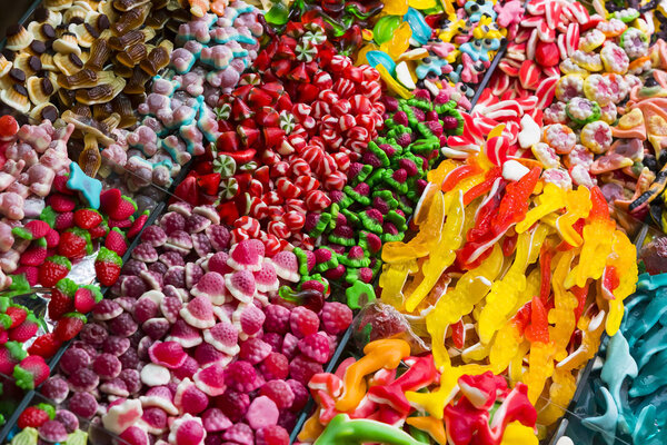 Ассортимент желе цветных сладостей в качестве фона продукта

