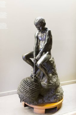 Barcelona, İspanya - 11 Ocak 2018: Expositions Deniz Müzesi'nde bulunan bina güvenleri ve Port Vell bölgesinde Deniz Kolordu eski gemi limanda şehrin içinde.