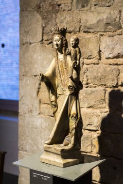 Barcelona, İspanya - 11 Ocak 2018: Gaudi'nin Sergi Merkezi kalıcı bir sergi sunuyor nerede mimar'ın kişisel eşyalarını ve onun robot test modelleri sunulmaktadır Gaudi ile yürüyüş.