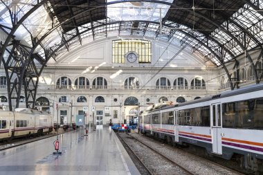 BARCELONA, SPAIN - 13 HAZİRAN 2018: Sabah Fransız istasyonu Barcelona mimarisi.