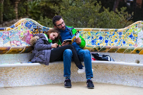 Barcelona Hiszpania Stycznia 2018 Odwiedzający Turyści Mieszkańcy Miasta Park Gell — Zdjęcie stockowe