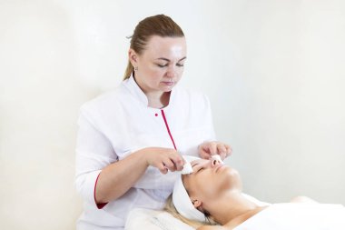 Masaj ve yüz kabukları kozmetik kullanma salon 