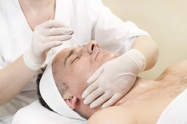 Man Mask Cosmetic Procedure Spa Salon — Stock Photo, Image