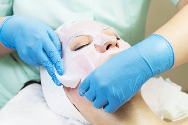 Masaj ve yüz kabukları kozmetik kullanma salon 