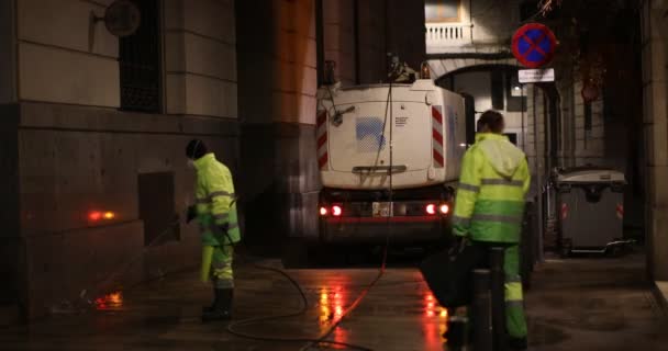西班牙巴塞罗那 2018年1月11日 晚上在巴塞罗那的哥特式街区的街道自动清扫 — 图库视频影像