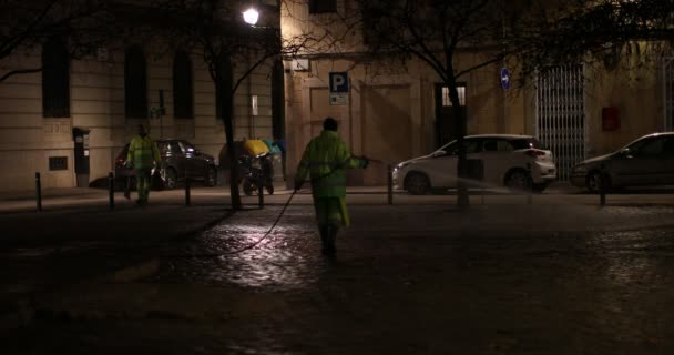 バルセロナ スペイン 2018 Night はバルセロナのゴシック地区の通りの清掃を自動化 — ストック動画